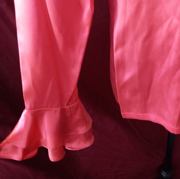 Harvé Benard 100%Silk size 6 red Blouse (everything must go!moving sale) - Picture 3 of 4